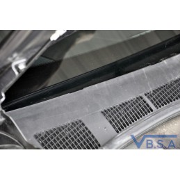 Plastic frame seals after windshield replacement at VBSA - France