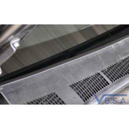 Plastic frame seals after windshield replacement at VBSA - France