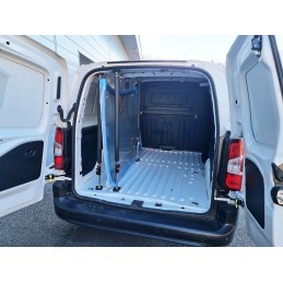 Professional extendable lashing bars for light commercial vehicles.