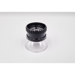 Plastic magnifying glass (15x zoom) with a transparent base for viewing windshield impact at VBSA