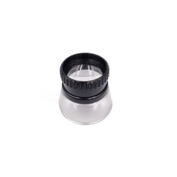 Plastic magnifying glass (15x zoom) with a transparent base for viewing windshield impact at VBSA