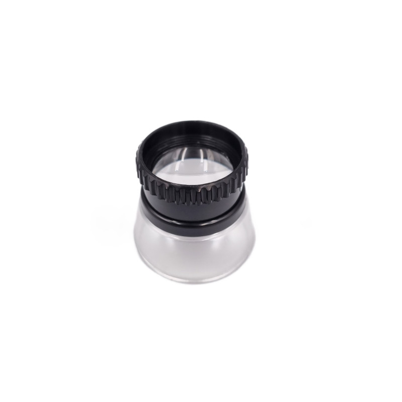 Plastic magnifying glass (15x zoom) with a transparent base for viewing windshield impact at VBSA Plastic magnifying glass (15x zoom) with a transparent base for viewing windshield impact at VBSA