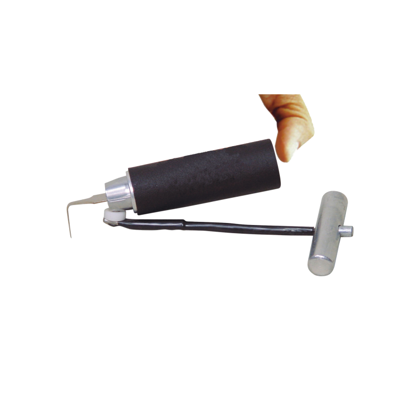 Knife with quick blade exchange device