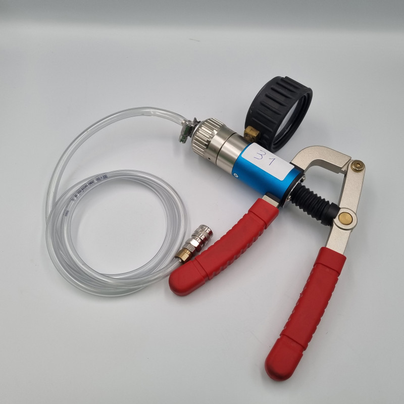 Pompe à dépression-pression pour kit REPAR'VIT Senior 1320 -2ème VIE - N31 chez VBSA - France Pompe à dépression-pression pour kit REPAR'VIT Senior 1320 -2ème VIE - N31 chez VBSA - France