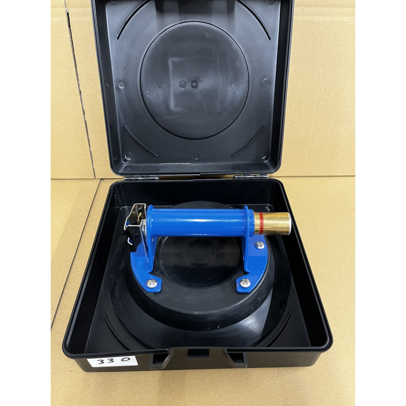 Piston suction cup Ø 230 mm - Load capacity 350 kg - Highly curved windshield - Second VIE -N330 at VBSA - France Piston suction cup Ø 230 mm - Load capacity 350 kg - Highly curved windshield - Second VIE -N330 at VBSA - France