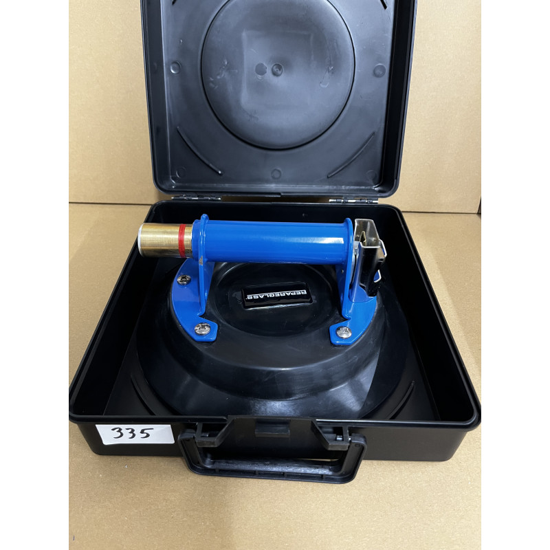 Piston suction cup Ø 230 mm - Load capacity 350 kg - Highly curved windshield - Second VIE -N335 at VBSA - France Piston suction cup Ø 230 mm - Load capacity 350 kg - Highly curved windshield - Second VIE -N335 at VBSA - France