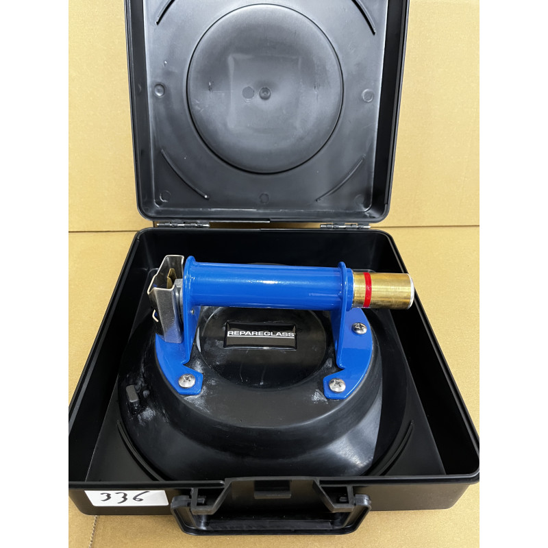 Piston suction cup Ø 230 mm - Load capacity 350 kg - Highly curved windshield - Second VIE -N336 at VBSA - France Piston suction cup Ø 230 mm - Load capacity 350 kg - Highly curved windshield - Second VIE -N336 at VBSA - France