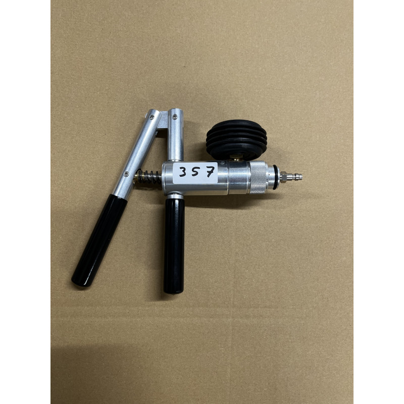 Pompe à dépression-pression pour kit REPAR'VIT 1330 - Réparation pare-brise chez VBSA - France