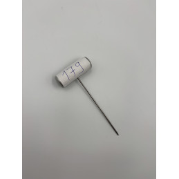 Priming needle for inserting piano wire for cutting windshield seals - 2nd life vbsa france