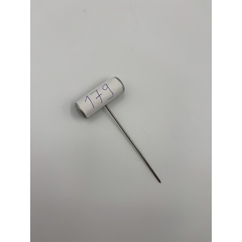 Priming needle for inserting piano wire for cutting windshield seals - 2nd life vbsa france