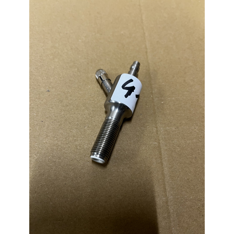 Injector for windshield repair resin for KIT-1320 - TERMINATOR 1 ET 2 - 2nd life - N412 at VBSA - France Injector for windshield repair resin for KIT-1320 - TERMINATOR 1 ET 2 - 2nd life - N412 at VBSA - France