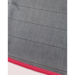 VBSA'da bir ön camı temizlemek için karbon fiber mikrofiber uygulaması - Fransa